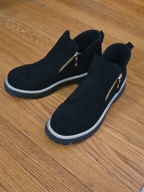 NWOT Amazon Basics Faux Black Suede Ankle Boots Size 11/11.5